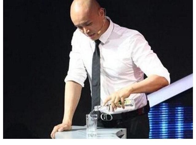 色彩學(xué)|曾是金牌主持，現(xiàn)在眾人不喜，樂嘉是怎么把大好前途弄沒了的？