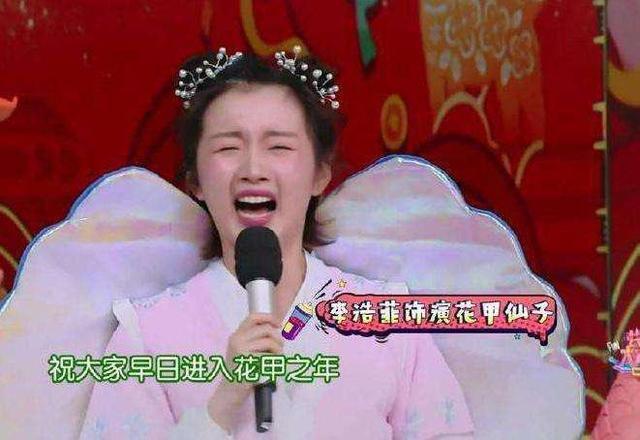 外国人|都是中专毕业，在给外国人点餐时，赵丽颖和李浩菲的差距太大了