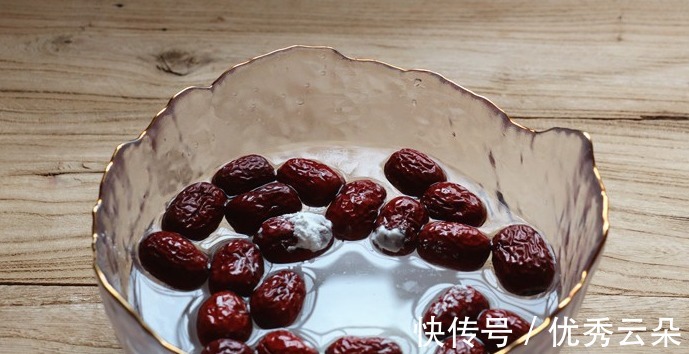 红枣|夏天要常吃红枣,教你正确做法,放半个月都不会坏,随吃随取!