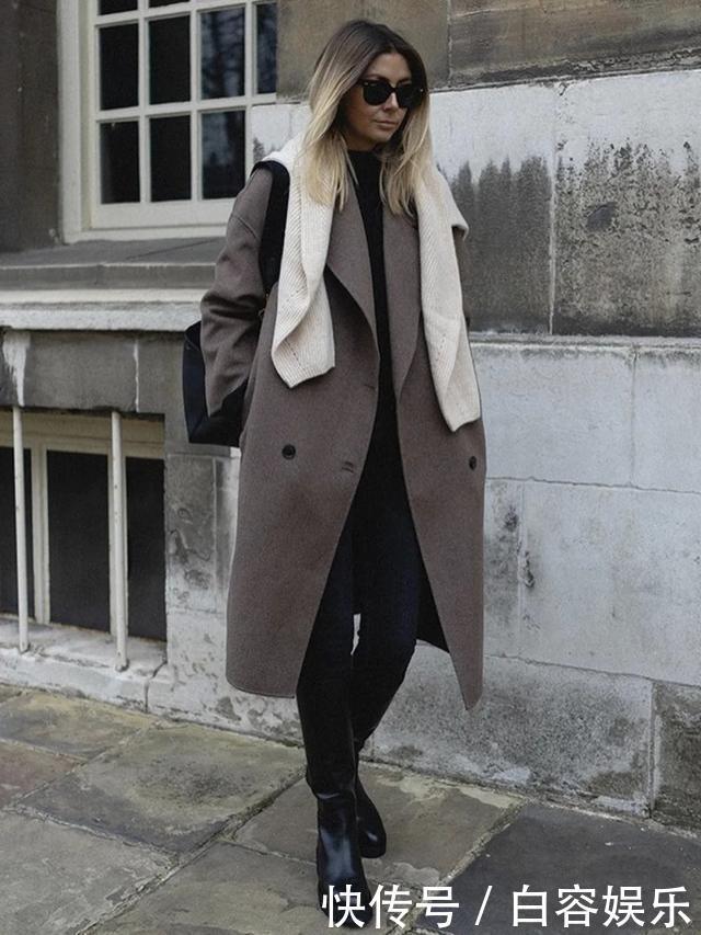 人人都会的“大衣配毛衣”,这位中年博主穿出高级感,优雅又舒适