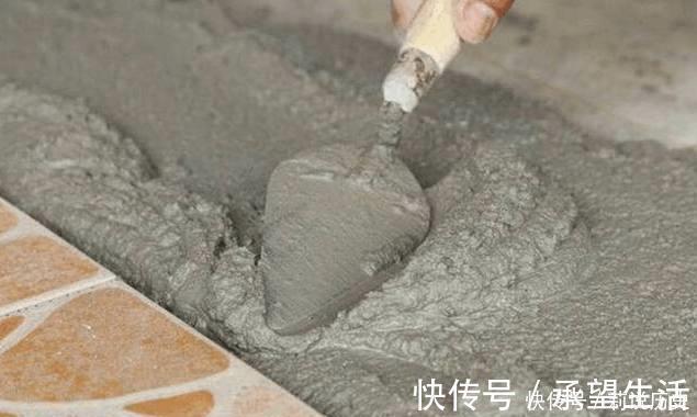 空鼓|越来越多人贴瓷砖不用水泥了,如今都流行这样装,能省下一半钱!