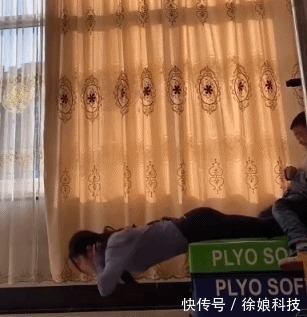 精照|37岁体育老师的“腰精照”能有多撩人看到这身腹肌，你还要逃课