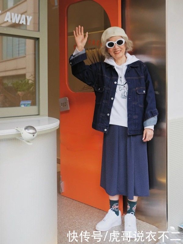 不管多大年纪都要穿“裙子”,看奶奶们的裙子穿搭,年轻又知性