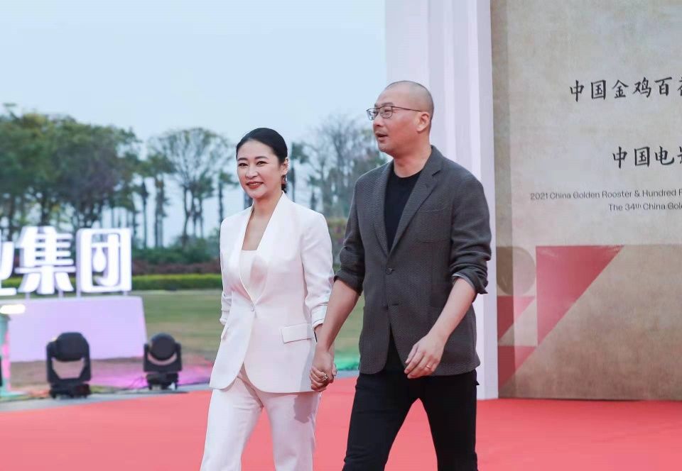 星光閃耀 照亮鷺島！ 明星大咖紛紛登場(chǎng)第34屆中國(guó)金雞百花電影節(jié)閉幕紅毯