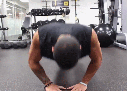 肱二头肌|美国肌肉帅哥身高2米，杠铃深蹲180公斤，4个动作提升手臂围度