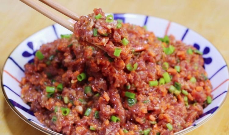 饺子馅怎么调？饺子馆老板教了我几招，记住顺序，一水一油不能少