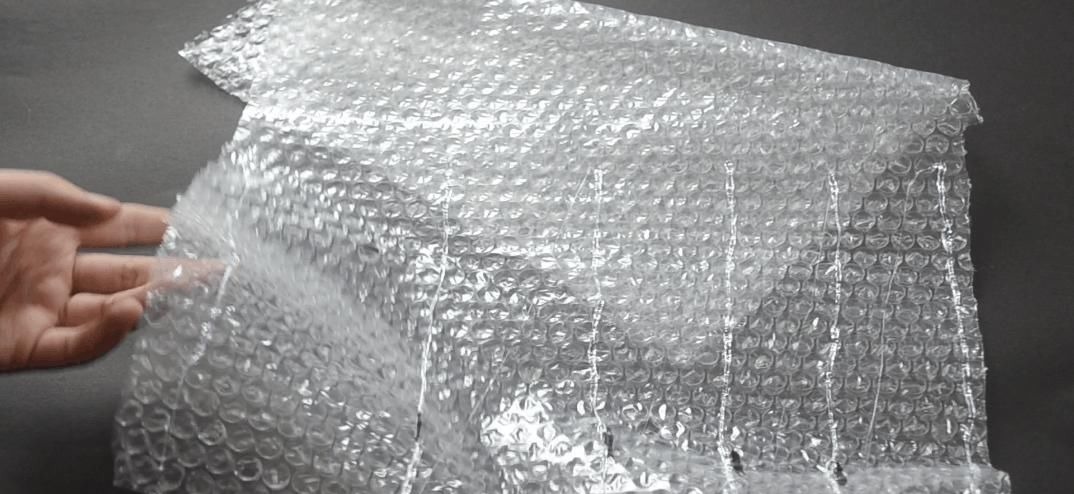 快递箱里的气泡垫别扔了, 没想到它作用这么大, 家家户户用的到
