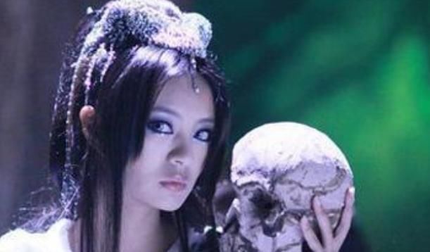 白骨精|为什么孙悟空执意打死白骨精那三具尸体连起来,你看看是啥