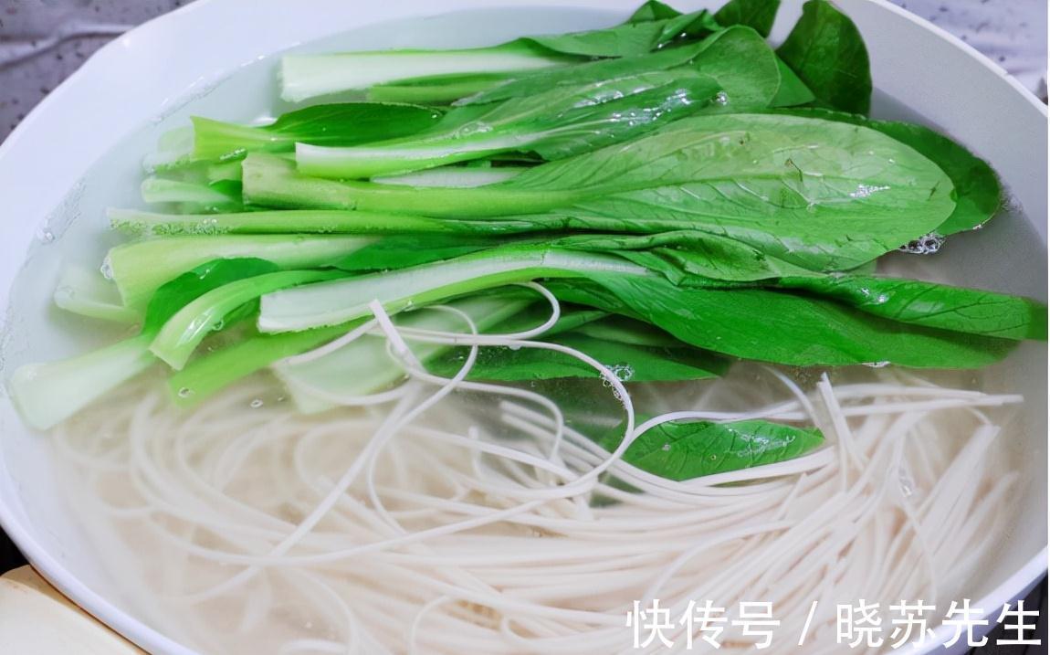 早上来一碗鲜美的排骨面,管饱又解馋,赶快来一份