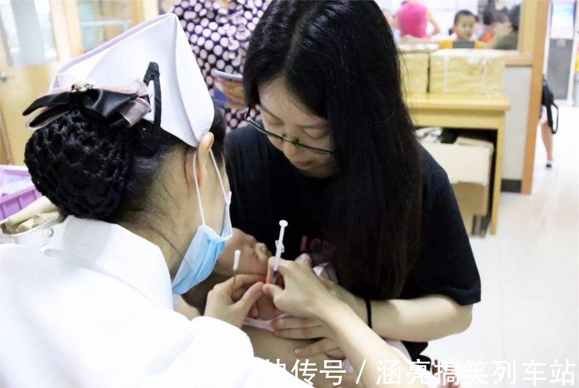 补充水分|宝宝身体缺水后的这4种表现,暗示宝妈该抓紧补水,错过害娃不浅