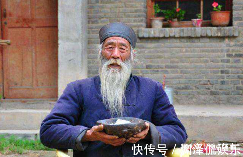 道士|故事大爷嘱咐死后不着衣,儿子给穿了裤衩,七天后大雨不止