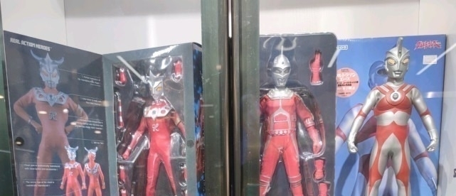 藏品|漫迷展示奥特曼手办藏品,数量超过1000,凯撒贝利亚领衔