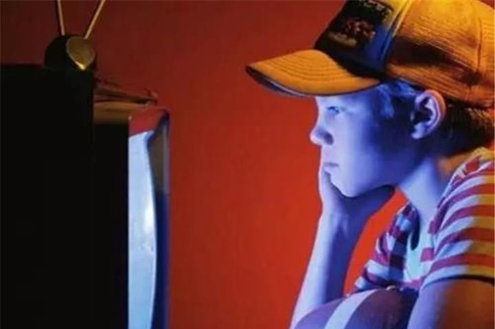 查理和巧克力工厂|哈佛大学研究:“看电视”和“不看电视”的孩子,长大后差距很大