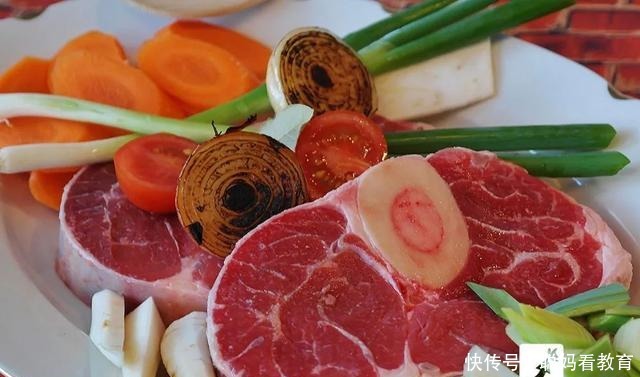 牛肉别再用清水洗,教你一招,脏东西血水自己出来!