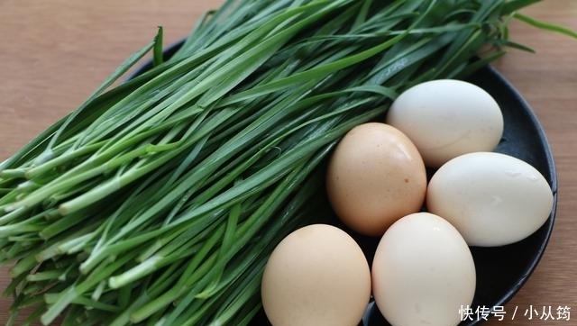 1把韭菜5个鸡蛋，教你懒人早餐，不和面不揉面，出锅孩子连吃3个