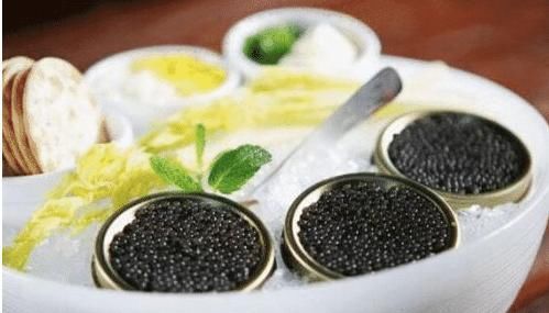 感觉|迪拜土豪聚会都吃啥?看到餐桌上的“它”,感觉鱼子酱都弱爆了!