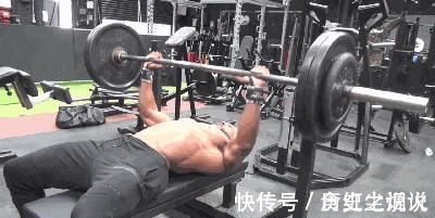 世界冠軍|靠飽滿胸肌成為世界冠軍享譽健身圈塑造胸肌無關動作需要細節
