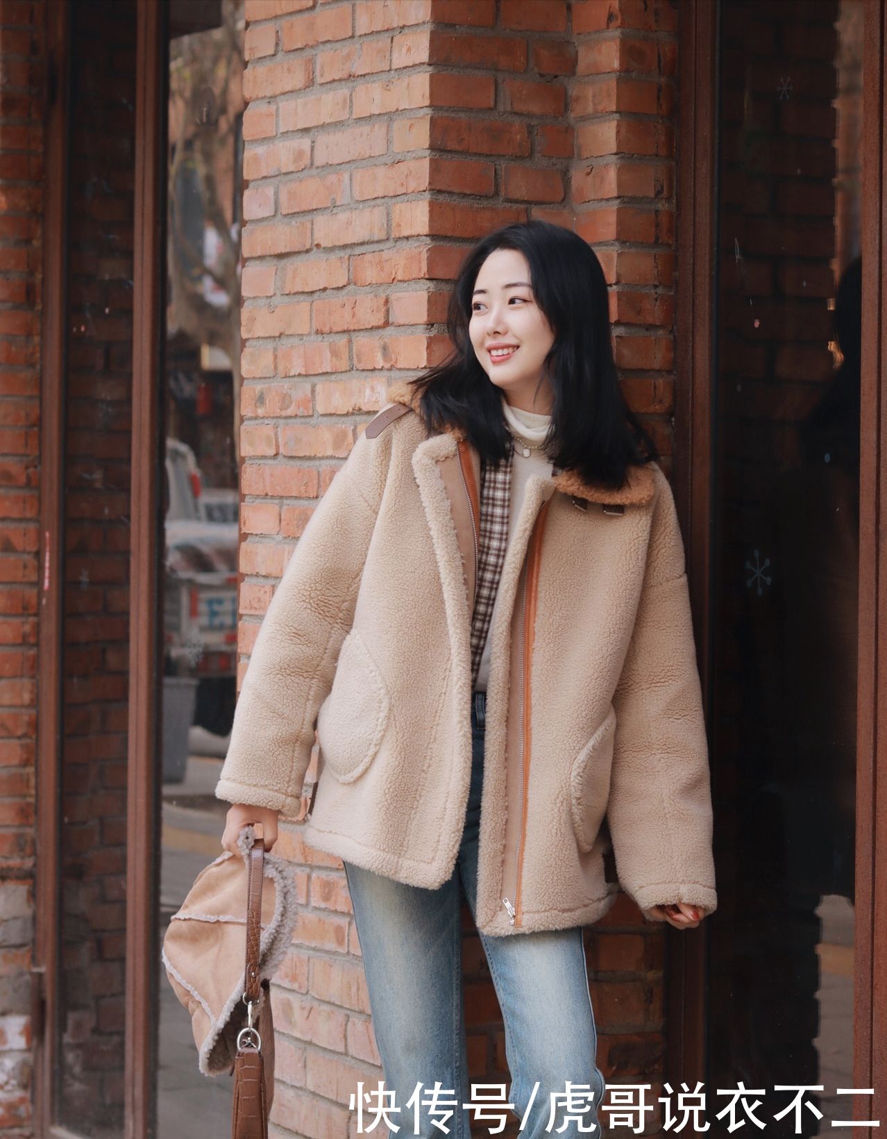 聪明的女人早就不追求“少女感”了，大气优雅才是更明智的选择