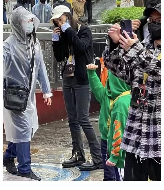 姐妹花|金晨不講衛生？用餐廳的筷子簪發，黃曉明態度讓人不由得羨慕baby