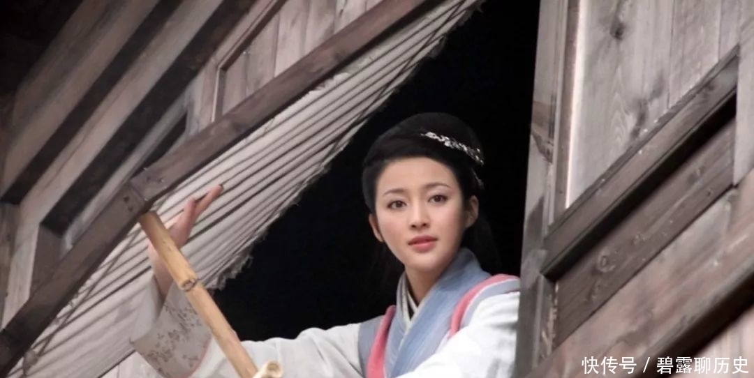 钱包!为啥古代大侠吃完饭后,丢下钱包扭头就走,店小二也不仔细数数?