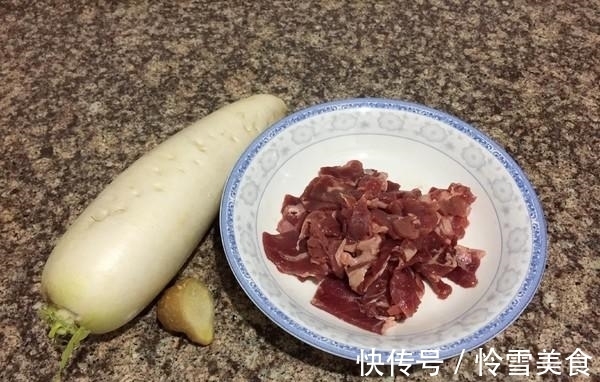 萝卜和它天生一对，谁家都有，好几年也吃不腻，初春就得这样吃！
