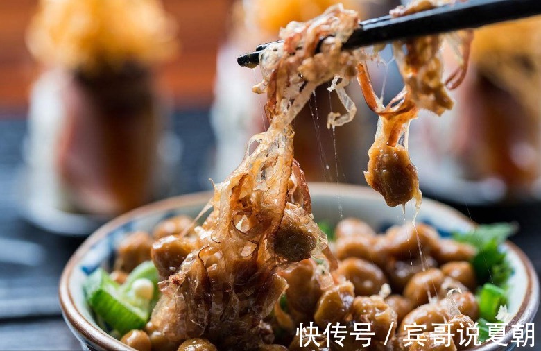 纳豆|因为太臭了，导致很多人不愿意吃，但是蜡笔小新喜欢吃。