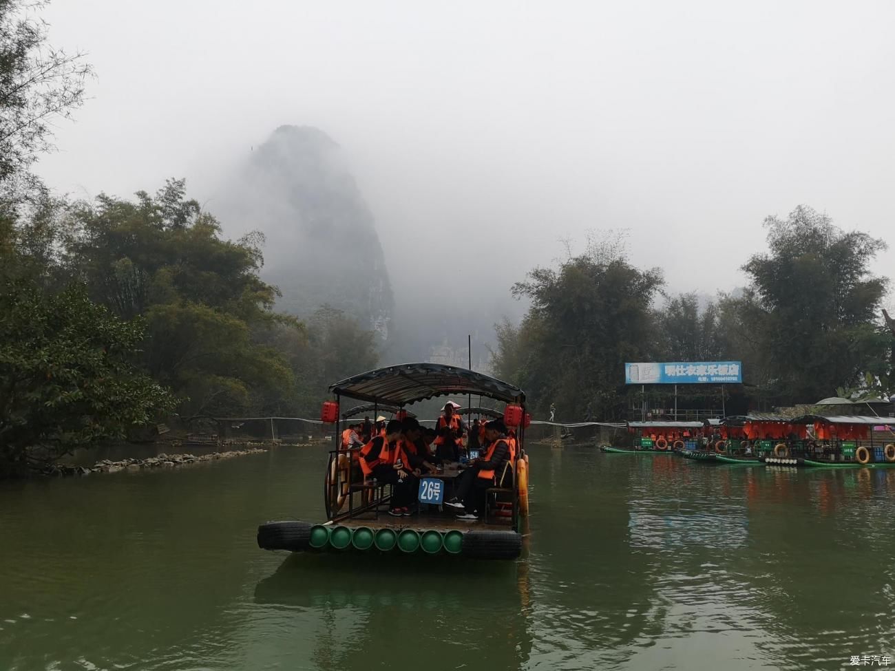 德天大瀑布好壮观，青山碧水的的自然风光无限美好！