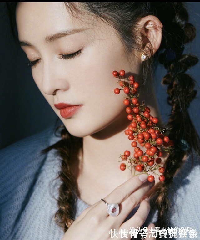 卷发|奔五奔六的女人,这几款“发型”尽量不要留,看着显老没气质