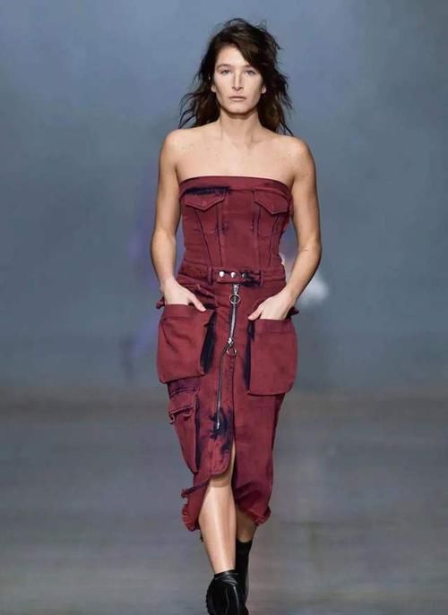 最近火了一种流行色:叫“烧砖啡”,低调优雅,显白效果却很出众