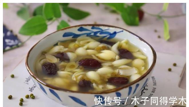 百合|秋天,百合正当季,加两种食材一起煮,清甜润燥,便宜又好喝