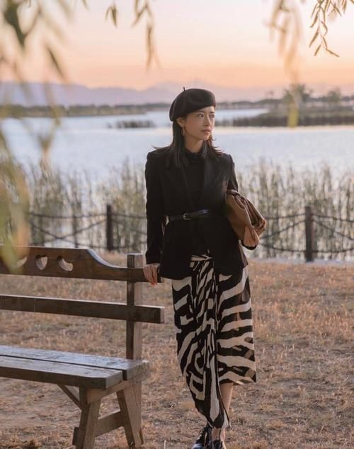 工作场所 这位“时尚博主”的西装搭配太美，30岁女人开春照着穿，气质爆棚