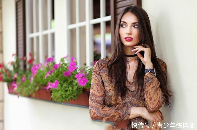 气质感|女人戴手镯还是手表好看三个理由告诉你,别再戴错让人笑话!