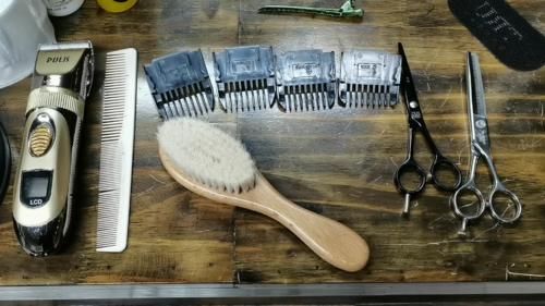 给“别人理发”和给“自己理发”有啥不同?理发师:手感完全不同