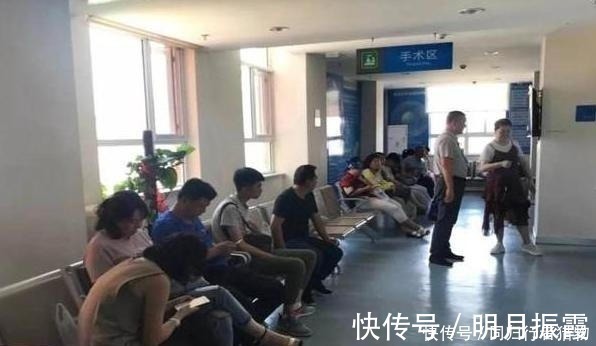 孩子|23岁产妇分娩,产房外来了十几个家属,孩子出生后护士才知道真相