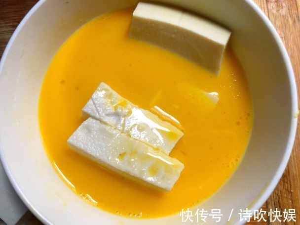 不粘|煎豆腐,直接用油煎就错了!多做一步,不粘锅不破皮,香嫩不易碎