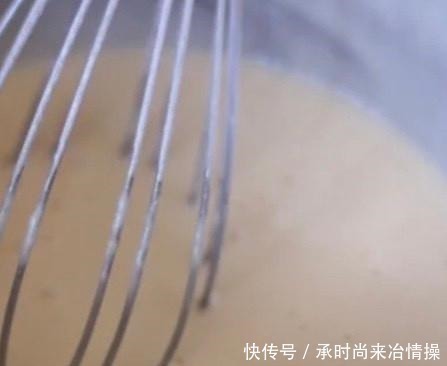 今天蒸一个酸奶蛋糕,不用打发不用烤箱,零失败,比烤的还要好吃!