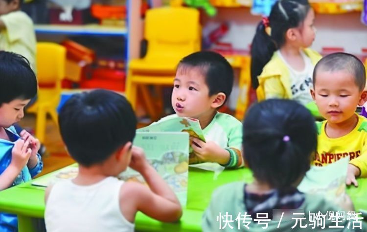 回家|幼儿园能吃2大碗,回家就到处追着喂饭,宝妈突袭幼儿园后明白了