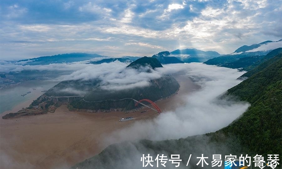 新华网|三峡新雨后 云雾漫山川