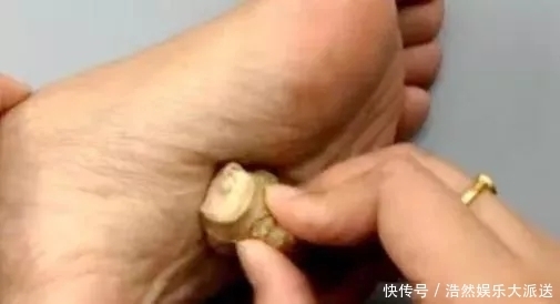 三伏天睡前把“生姜”涂在脚底,坚持涂抹7天,3个好处尽收囊中!