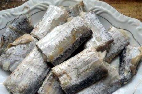 腌制|炸带鱼裹面糊?难怪出锅回软快,教你1招,带鱼外酥里嫩不回软