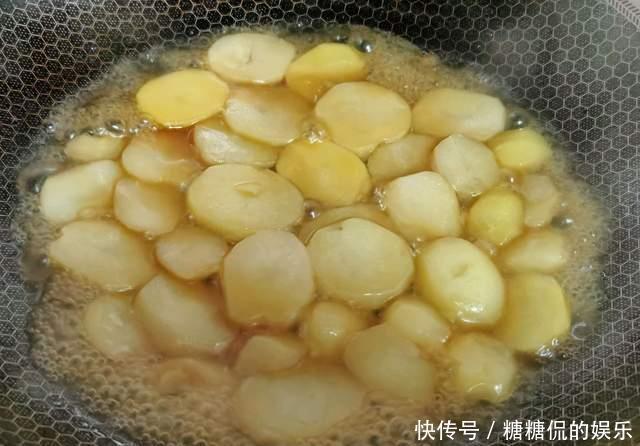 口感|烧土豆：做法简单的土豆吃法，软糯可口的口感让人着迷