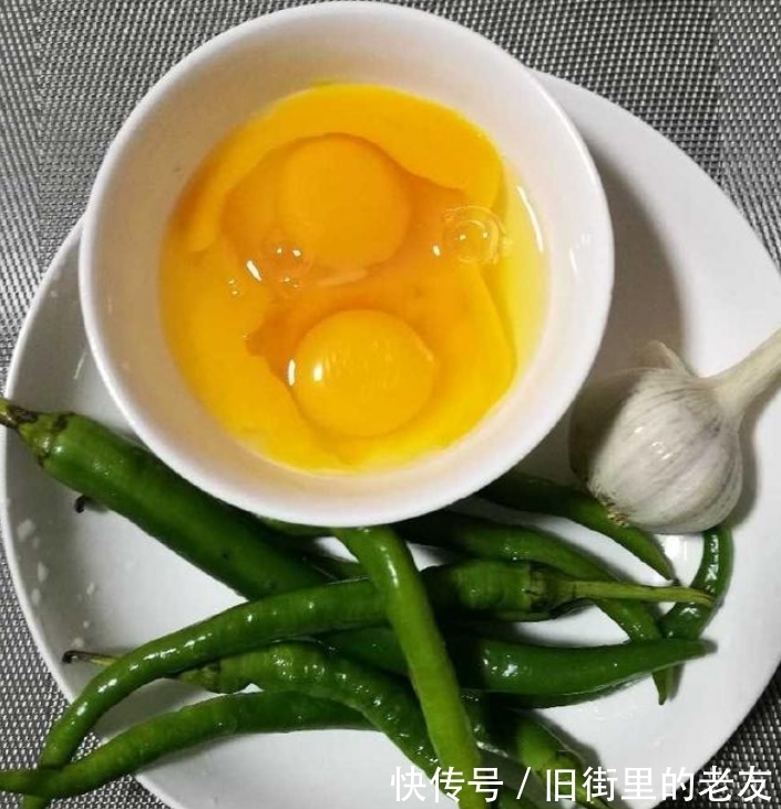 青椒|青椒炒鸡蛋,先放鸡蛋,还是青椒?很多人做错了,怪不得难吃!