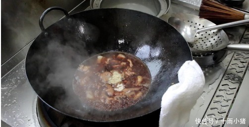 豆腐不要红烧了,教你一道东北压锅豆腐,10分钟出锅,简单又好吃