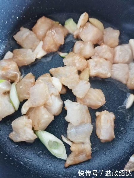 角膜|它才是真正“明目高手”,孩子常吃明目防近视,眼镜慢慢不用戴