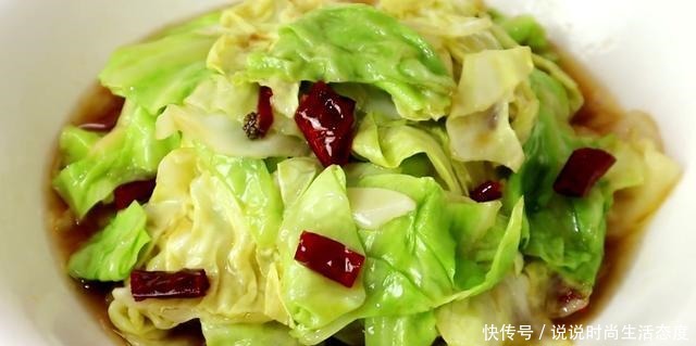炒包菜，万万不要直接下锅，多加1步，包菜鲜嫩爽脆，比肉还好吃！