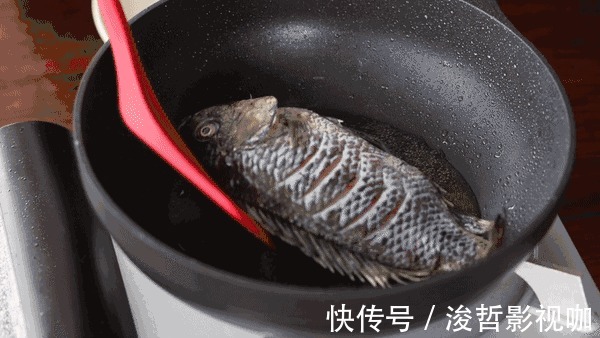 不管煎什么鱼,只要牢记这2步!鱼皮不破不粘锅,还没一点腥味