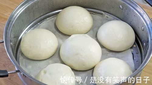 馒头|馒头教你这样做，不用酵母不加水，个个蓬松不塌陷，撕着吃更过瘾