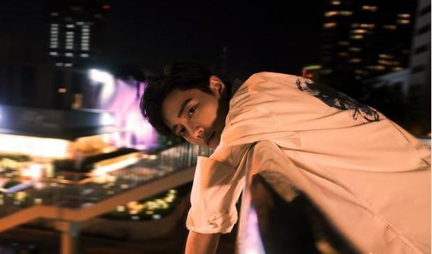 肖战|肖战被嘲无缘中秋晚会，为弥补粉丝遗憾，连续投放“存粮”哄开心