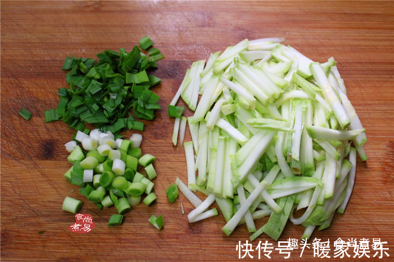 女儿点名要吃此菜，烹调简单，鲜嫩香软，清热利尿低热量