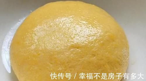 玉米面别烙饼啦，试试这样做，3元成本做1筐，小巧迷你，比肉还香